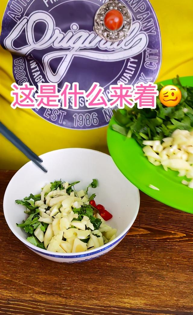 |网红恩克胖到走路要别人搀扶仍狂吃，网友担心他成为下一个泡泡龙