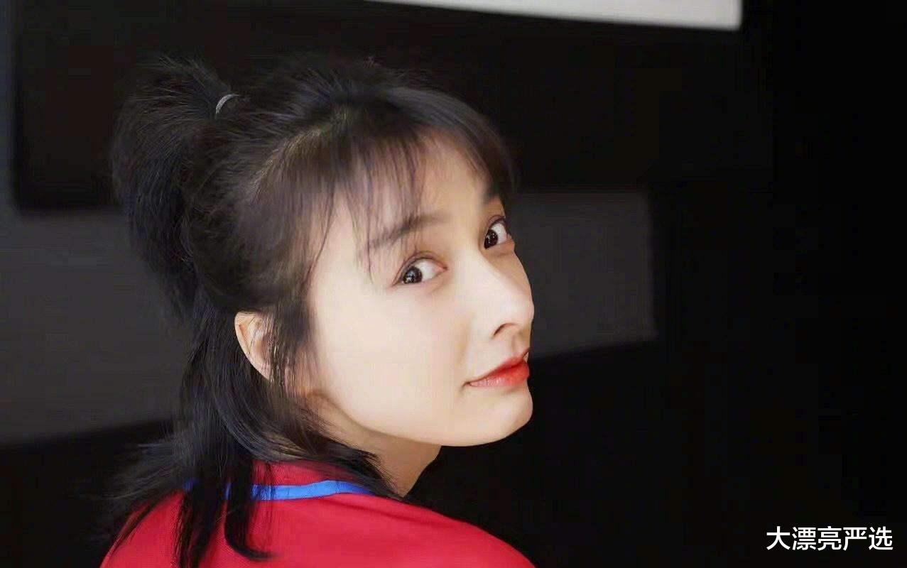 鸡胸肉|吴昕皮肤细腻光滑，自用眼霜因“价低”被追捧，难怪眼部皮肤好