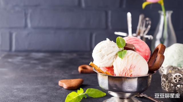 豆豆聊星座|12星座最让人“着迷”的部位:天蝎座小蛮腰,水瓶座让人流连忘返