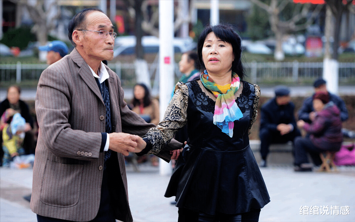 绾绾说情感|36岁的女人和舞伴说:只要你答应这3个条件,我随叫随到