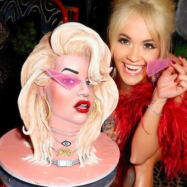 新晚报 小哥做人体蛋糕，吓坏30万网友！太逼真，慎入！惊艳到恐怖