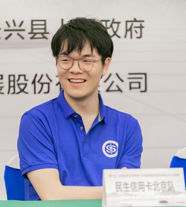 柯洁|柯洁扇自己巴掌后艰难战胜对手，网友：看来这次训练没打游戏