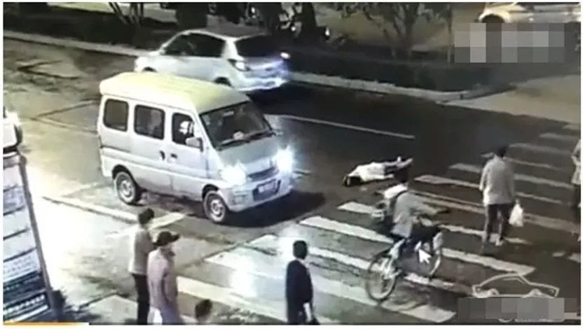 红团团医生LYNN “病好了我要杀他”，住院老太太一句话引发全网愤怒....