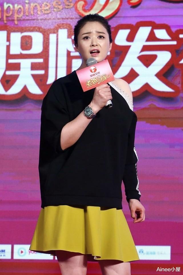 蒋欣|蒋欣虽然有点壮，但挺爱“露肩”的，穿拼接连体裤看着挺妩媚