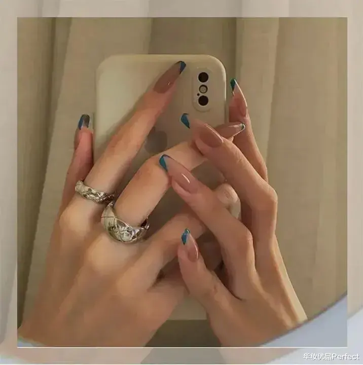 华妆优品Perfect|纯欲风“渣女”美甲，拿图去做！
