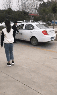 神武星人|“姑娘，穿白衣服就别参加泼水节了，看着多尴尬啊！”哈哈哈哈