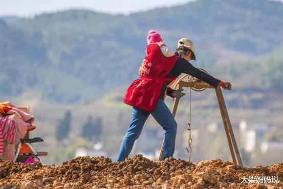 大柒妈妈说|河南洪灾3个月婴儿获救,妈妈却不再醒来,母亲为孩子做巨大改变
