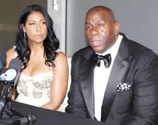 约翰逊|29年前,约翰逊生活到底有多混乱?染上艾滋后湖人召全拉拉队检查