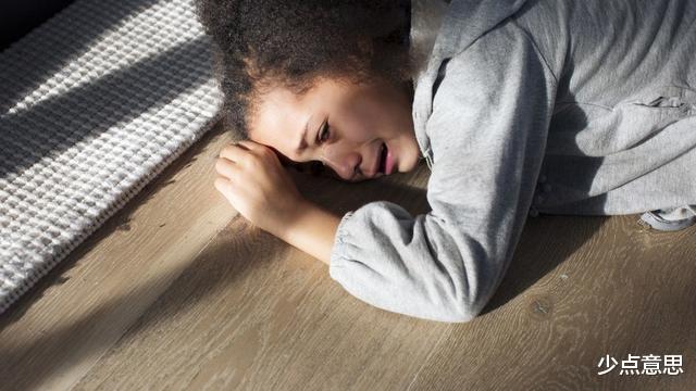 江苏:女子被已婚男子包养,3年内打胎4次,被抛弃后选择跳楼!