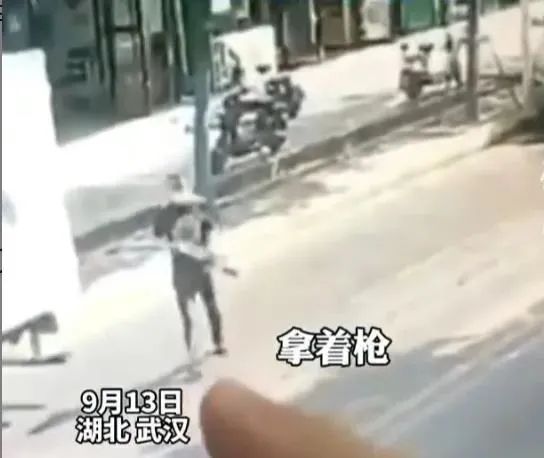 律师 武汉律师被枪杀监控曝光！女友就在现场