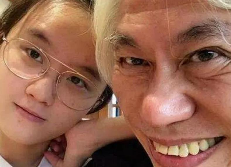 陈家霖|因“爷孙恋”走红网络的17岁少女，8年过去了，脸上早已没了笑容