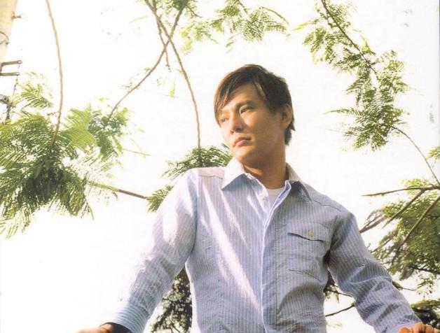 张艺谋|张信哲歌曲有哪些？《爱如潮水》实属意外，唱宝莲灯片尾曲引争议