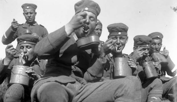 英军|此国主动投降被拒绝，愤怒下花2小时将对方打服，接着再投降