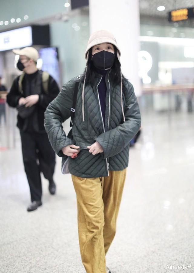 迪丽热巴|周迅真是随性惯了,穿羽绒服偏选大一码,配阔腿裤看着真不像明星