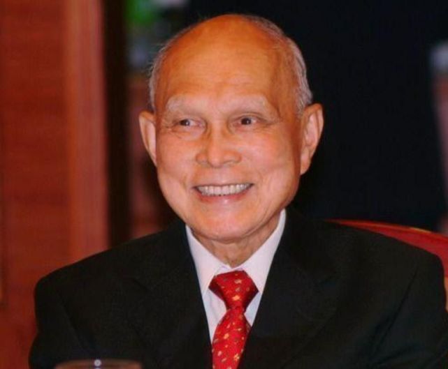 郭晶晶|娶妻当娶贤：霍启刚以195票成功当选，郭晶晶送上“蔬菜花”祝贺