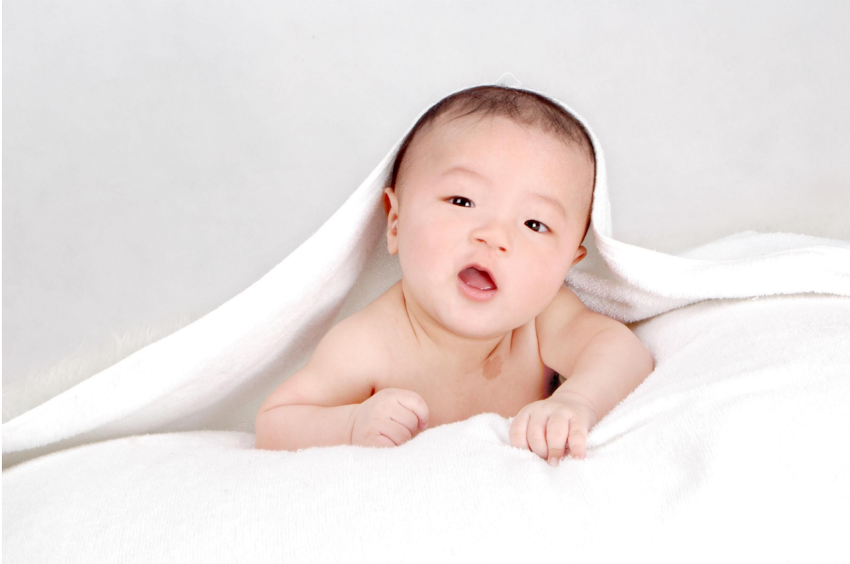 孕妈酱|“乱摸”宝宝会让娃变笨?父母牢记3不摸原则,防止亲戚下黑手