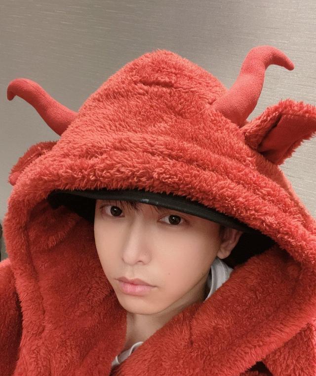 肖战|肖战被赏识？王一博新代言？侯明昊郑爽恋情？王俊凯王源关系？