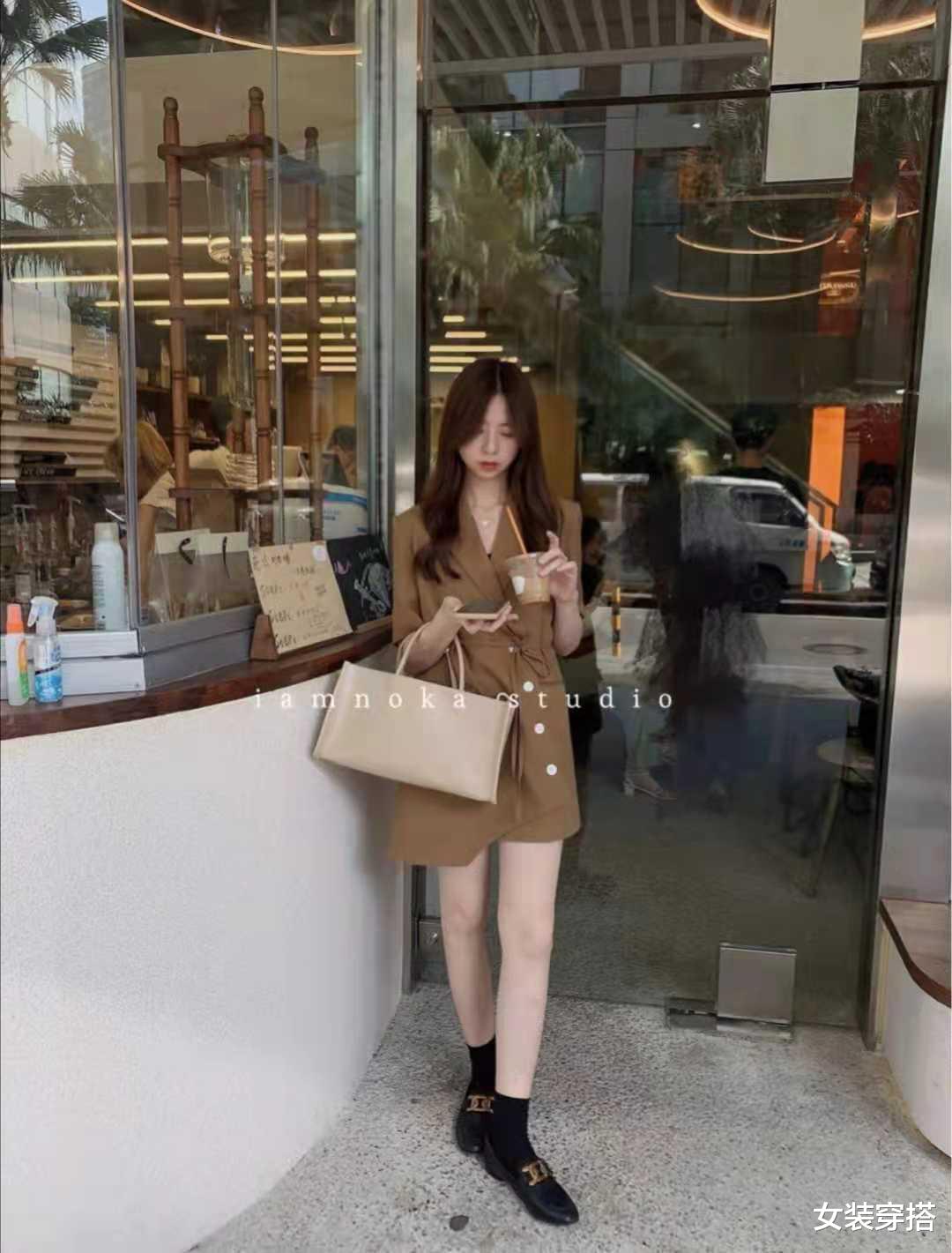 女装穿搭|咖色连衣裙搭配什么鞋子好看