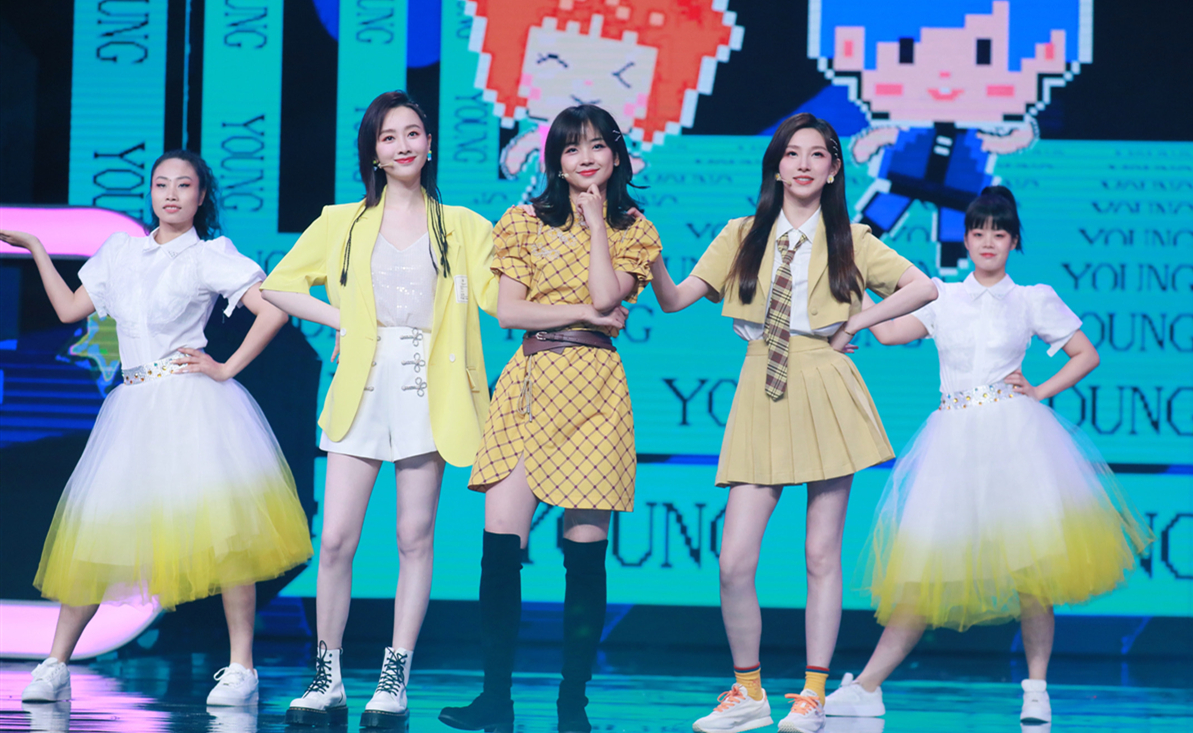 央视|央视掌握“流量密码”，新面孔罗平章被重用，颜值不输王冰冰