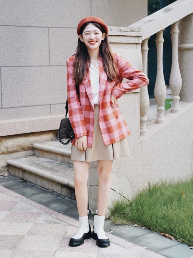 何有强 秋冬,怎么穿西服超好看?搭配上半身裙或者紧身裤,高级又洋气