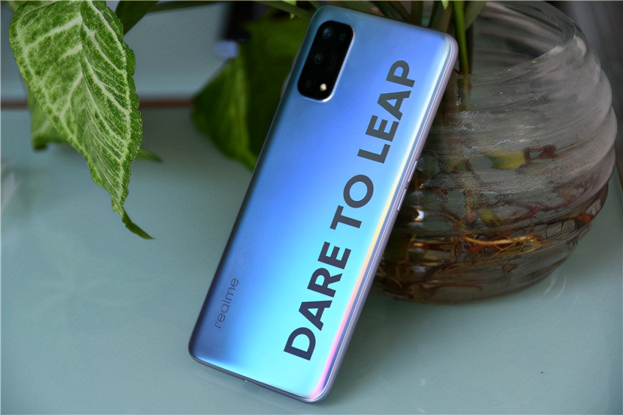 realme|这才是性价比千元机，支持屏幕指纹，还有65W超级闪充
