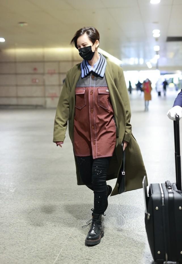 |张歆艺的“发面脸”看着还挺有气场,梳大背头露五官,让人难忽视