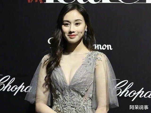 何超欣|22岁何超欣风格大变，穿高定婚纱出席活动，傲人上围太吸睛！