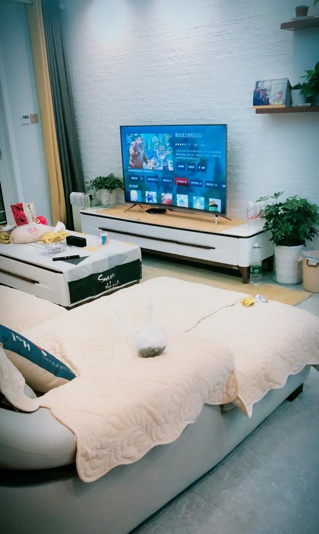新房入住了一个月了,后期软装搭配一手搞定,朋友来了都说太温馨