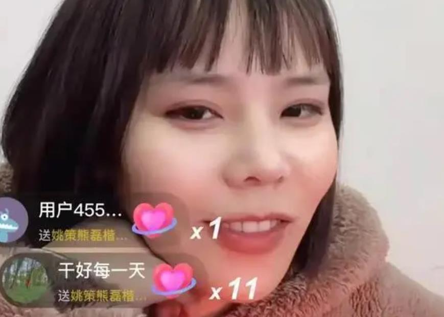 杜新枝|闹矛盾了？杜新枝对亲儿媳熊磊不管不顾，回老家与粉丝开心聚会