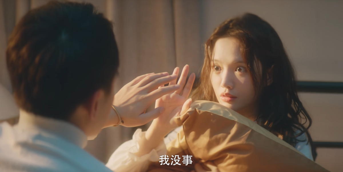 美人鱼|又一部网大烂片，《美人鱼》全片靠克拉拉吸眼球，全程“躺着演”