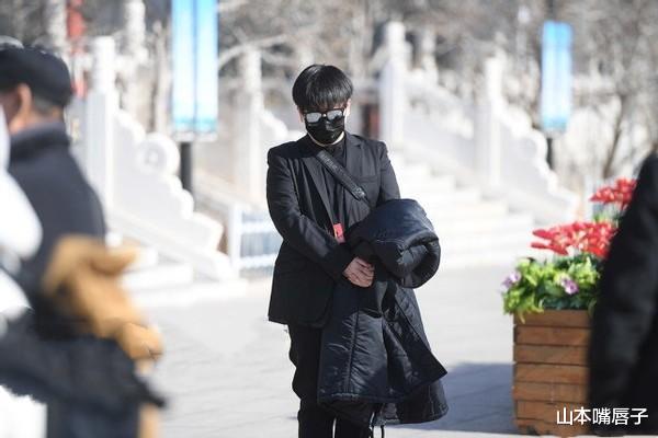 赵英俊|群星穿黑衣送别赵英俊！薛之谦太憔悴，柳岩穿一身白人群里太显眼