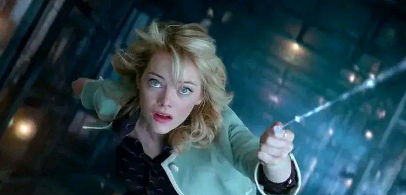 蜘蛛侠|新版蜘蛛侠女友又掉下楼,女权质疑: 又把女人当等男人拯救的花瓶