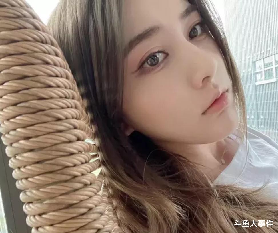 斗鱼|斗鱼平台知名女主播银行卡被冻结，该女主播直言：有人伪造合同！