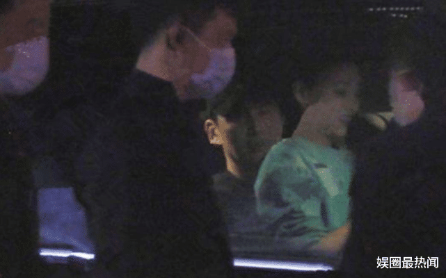 秋瓷炫|42岁秋瓷炫近照曝光，被指疲惫瘦脱相，与老公深夜喝酒情绪失控