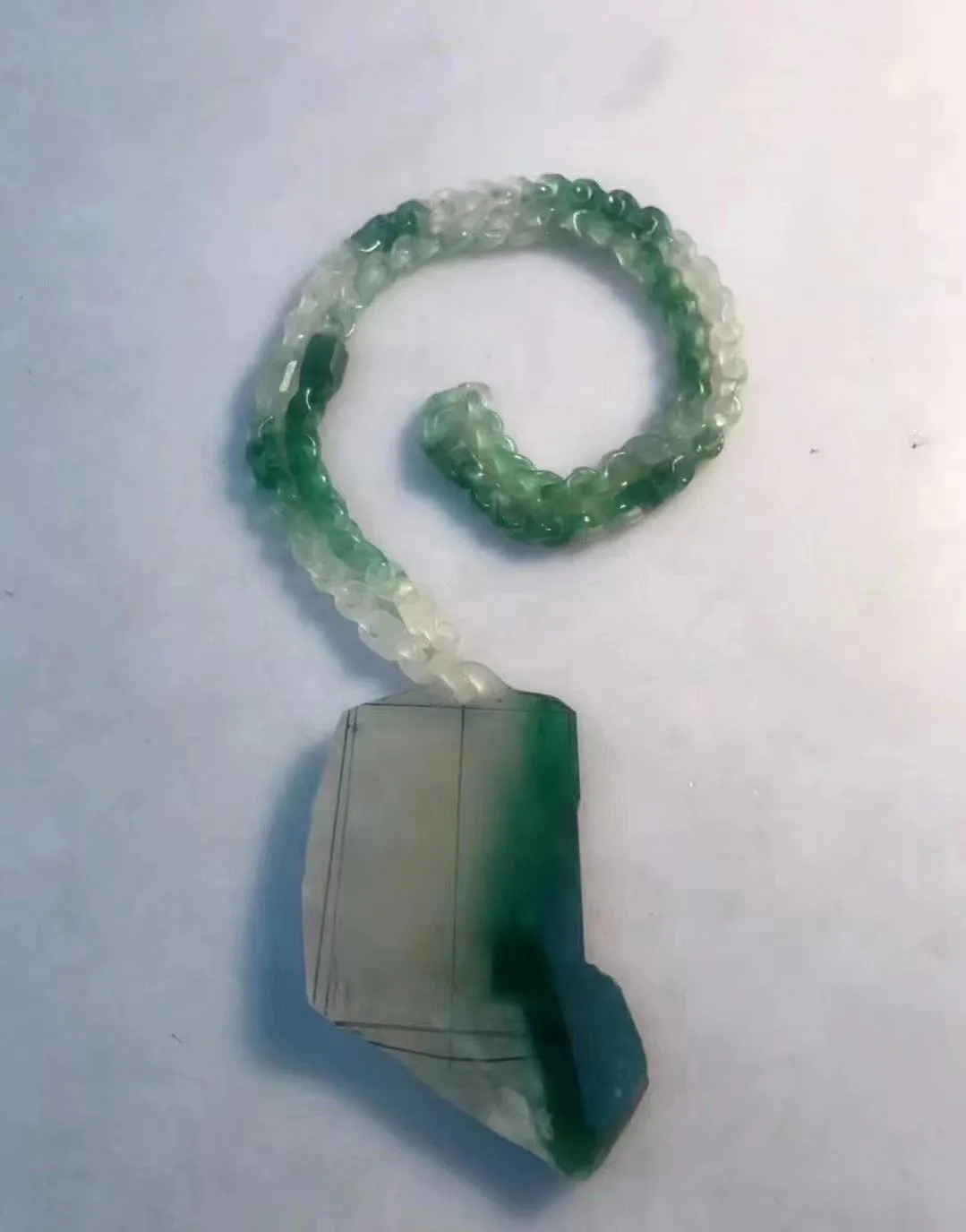 玉雕|翡翠手镯边料经过链雕蜕变成稀世之宝！