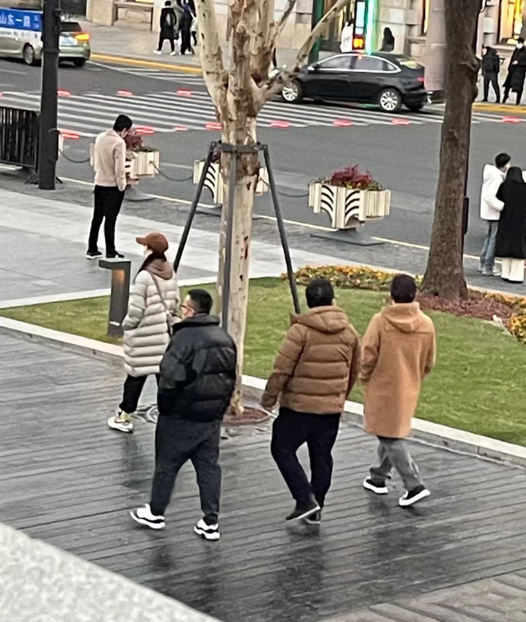 黄渤|黄渤晒照亲自辟谣出轨，神秘女子系经纪人，劝大家心存善良