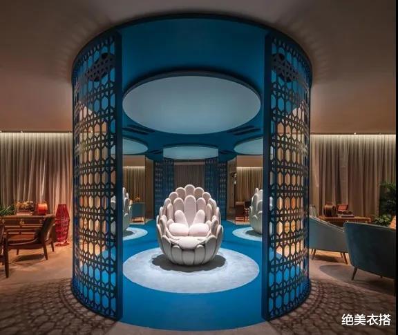 绝美衣搭|如何提高色彩力？5个“流行色”趋势大赏，配色高手的晋级必修课