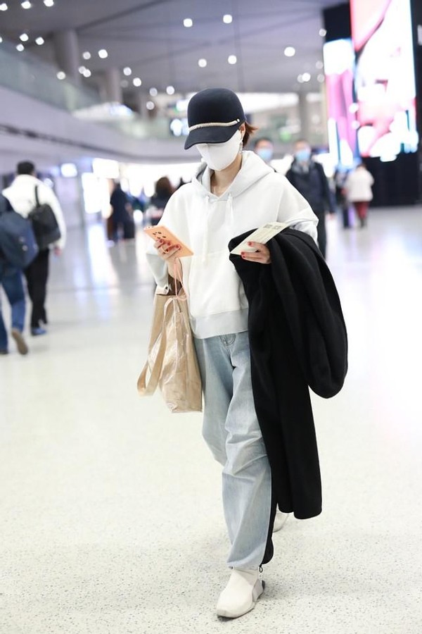 穿衣搭配|马伊琍不留超短发真有女人味，锁骨发温柔又帅气，穿着朴素也高级