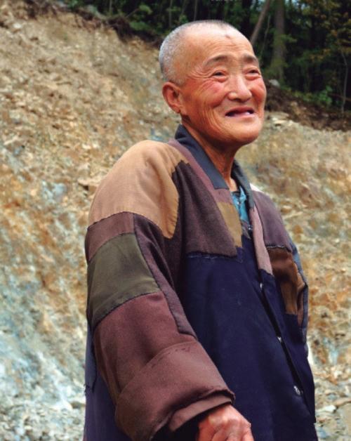 照见古今 乘信法师:30年如一日苦修,行脚三万五千公里,用鲜血书写佛经