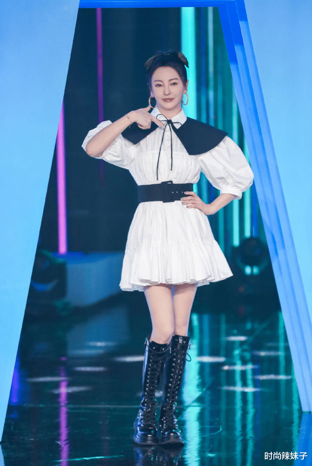 时尚辣妹子|张雨绮恋爱后风格大变，泡泡袖公主裙俏皮减龄，不要太可爱