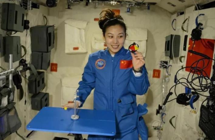 宇航员 神舟十三号将发射，女宇航员待太空183天，如何解决隐私和生理期？