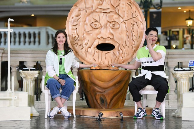 Lady变美日记|朱亚文、沈佳妮夫妻二人感情真好，穿情侣装秀恩爱，甜得腻人