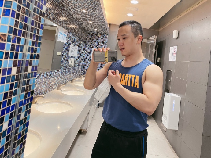 健身圈一哥|江映蓉新歌编舞老师，健身练就一身肉壮，身材柔软到能劈叉！