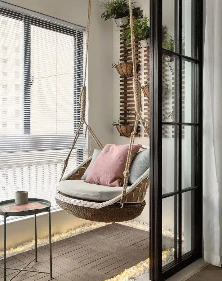 阳台不铺瓷砖,如今大家都用它来代替,是我太out了吗