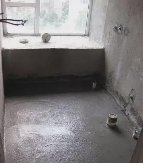 顽固不化的老婆非要在卫生间砌飘窗台，装完后我就竖拇指不吱声