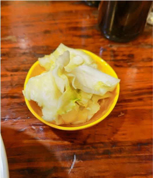 寸步不离的感觉 贵阳火了40年的肠旺面，12元一碗一天卖出2000碗，开门排满一条街