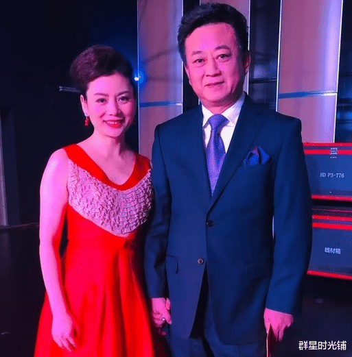 |朱军背后的女人谭梅,从文艺女兵到商业女强人,不靠丈夫也能成功