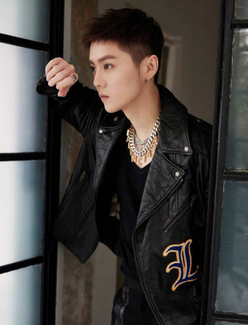 红薯 鹿晗解锁“栗子头”新发型，酷帅清俊的少年感，状态仿佛回到20岁