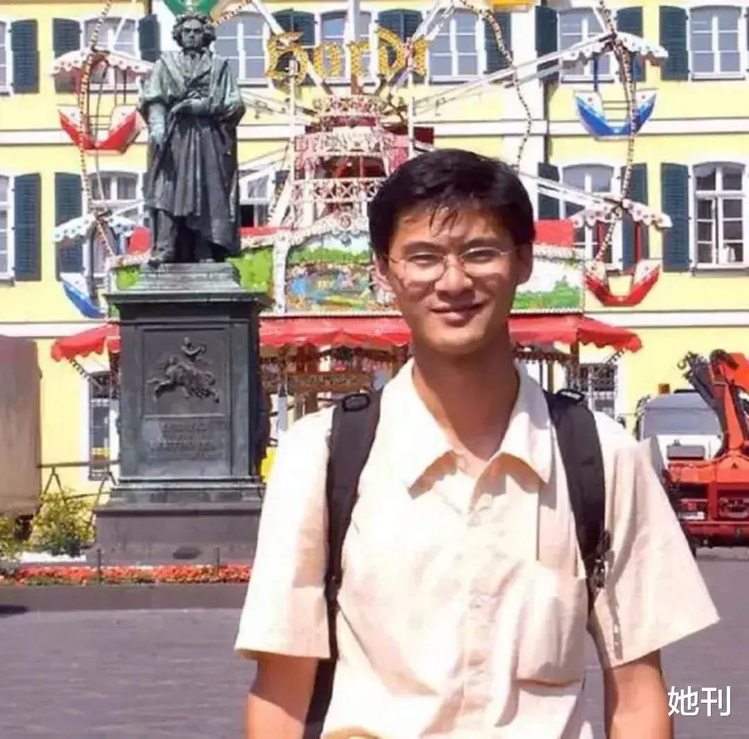 骂他炒作、逼他退网，究竟谁不肯放过他？