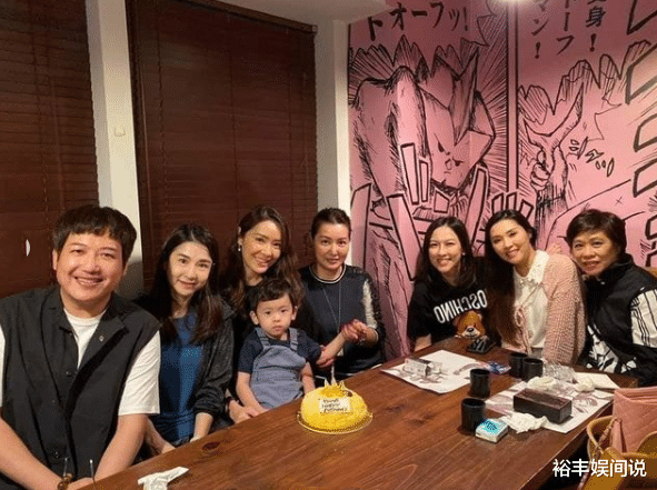 黄纪莹|黄纪莹已结婚生子？抱一男孩尽显母爱，曾被传因古天乐退出娱乐圈